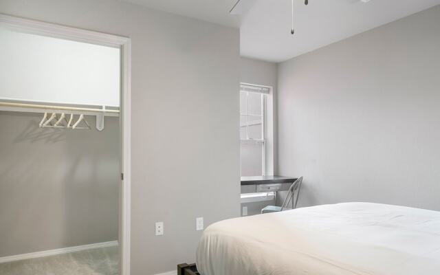 The Luxe Suites at University of Arkansas