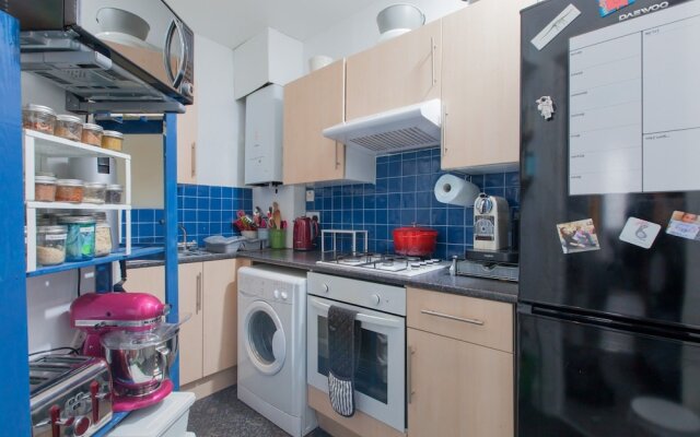 Stylish 1BR Tenement in City Centre for 4