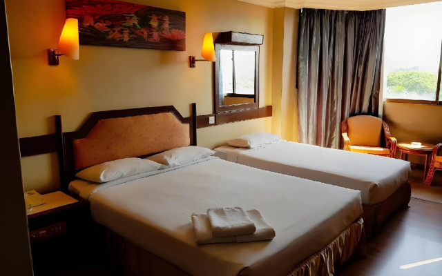 Hotel Grand Crystal - photo 3