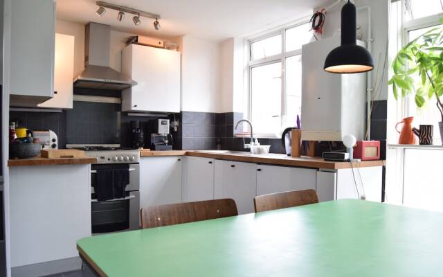 2 Bedroom Apartment in East London