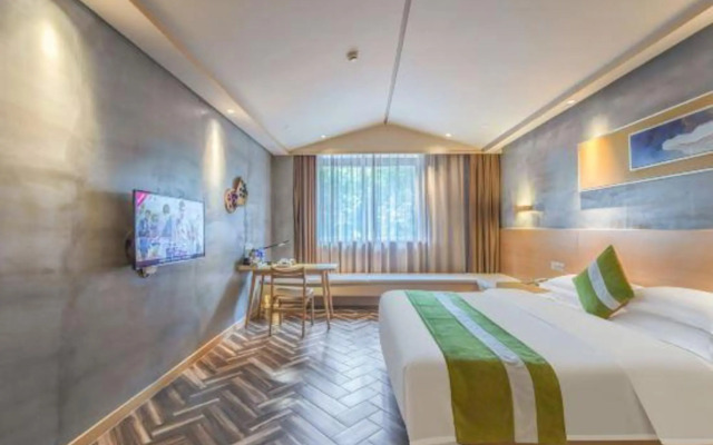 Four Seasons Qingteng Hotel (Beilun Chunxiao Wanren Beach)