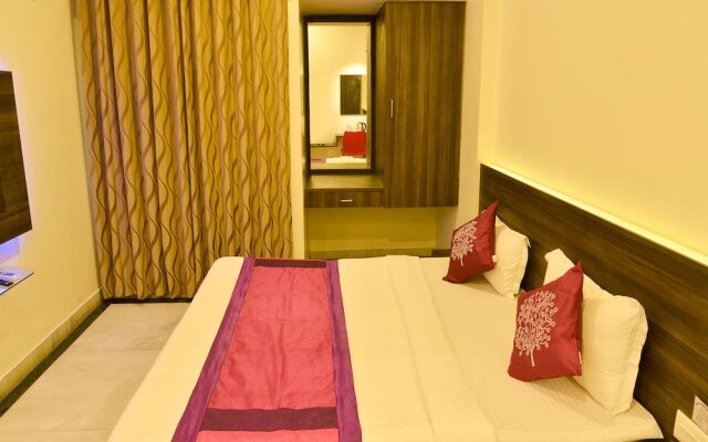 OYO 4448 Hotel Suresh Plaza