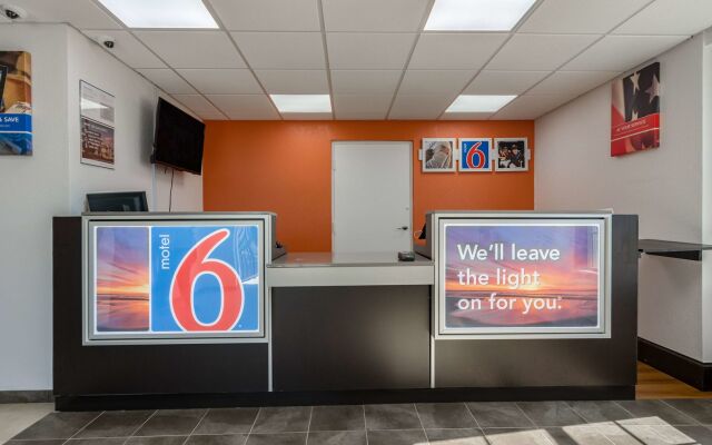 Motel 6 Cartersville - White GA