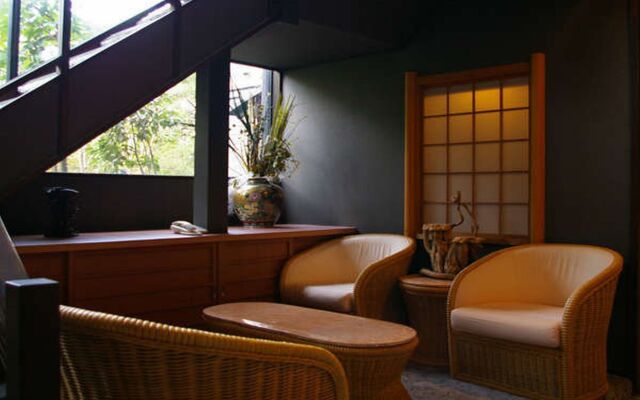 Yuraku Hotel