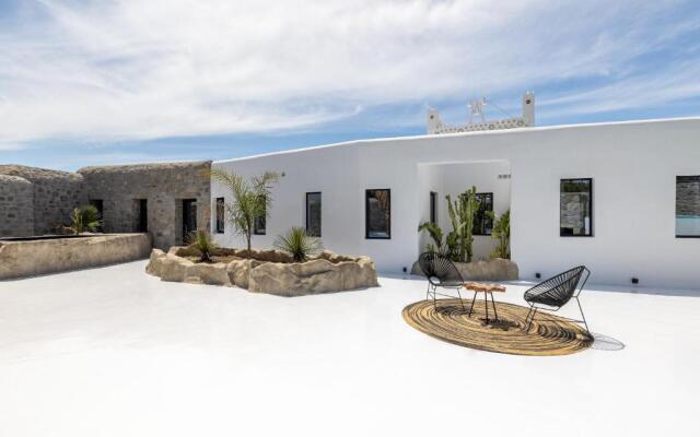 Mykonos Town Black Villa with Cave Heated Pool