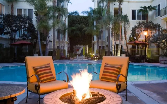 Marina Del Rey's Grand 2/2 Suite Pool View