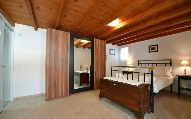 Arco I/ Downtown Rustic Apartment/4 min from port