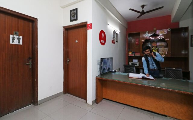 OYO 10662 Hotel Town Noida