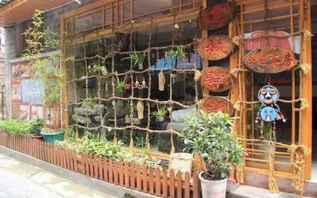 Fenghuang 999 Border Town Inn