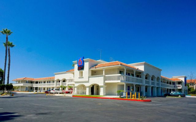 Motel 6 Carlsbad, CA Beach
