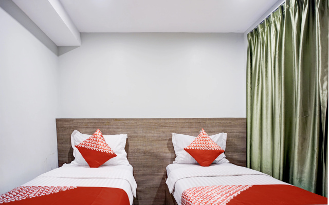 Collection O Gapura Hotel Near Parapat Penatapan Danau Toba – Guest Rooms – Parapat