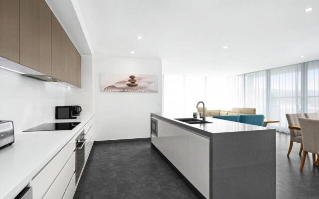 Luxury Apartment Caves Beach 4 Bed