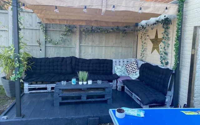 Isle Escape Retreat- Sleeps 4, Garden & Games Room