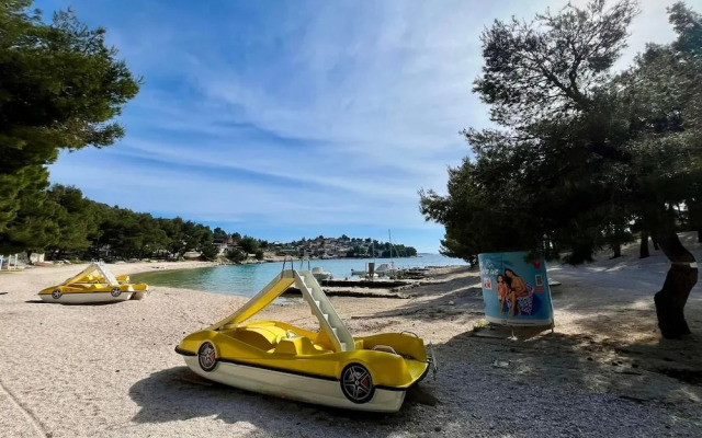 Tranquil Tides Drage Mobile Home With Terrace and Sea View