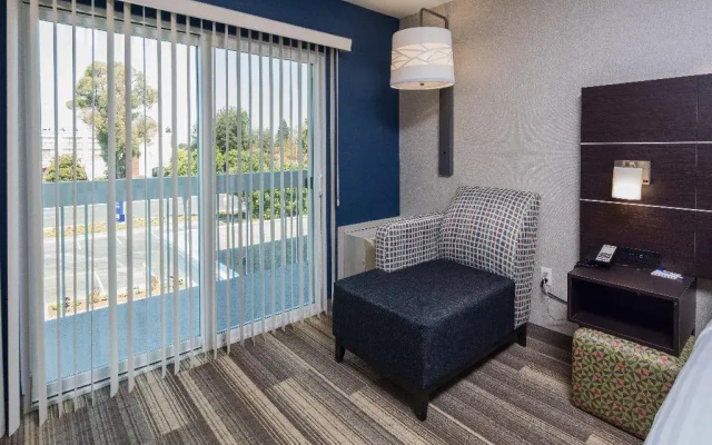 Holiday Inn Express Sunnyvale - Silicon Valley by IHG