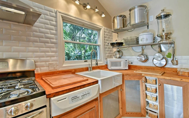 Sarasota Bungalow w/ Pergola, Garden & Waterfalls!