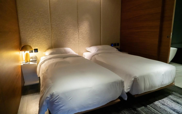 YOHO Hollywood Roosevelt Hotel