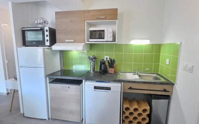 Pleasant Maisonette With Terrace Near the sea