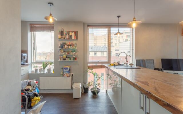 Modern 1 Bedroom Apartment in Central Location