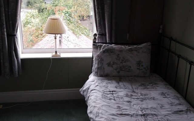 Captivating 2-bed House in Nuneaton