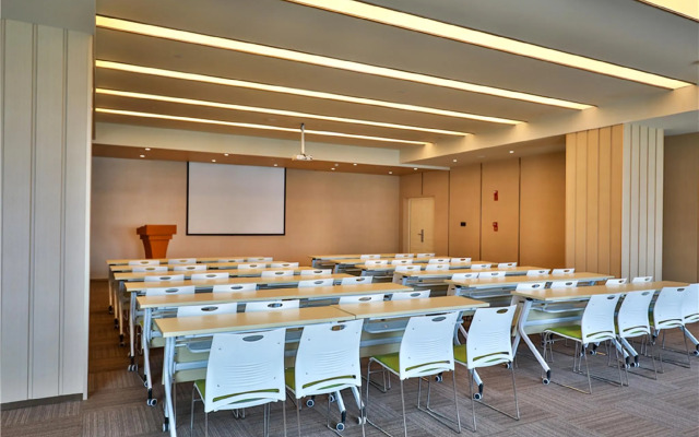 Ji Hotel Lanzhou West Railway Station