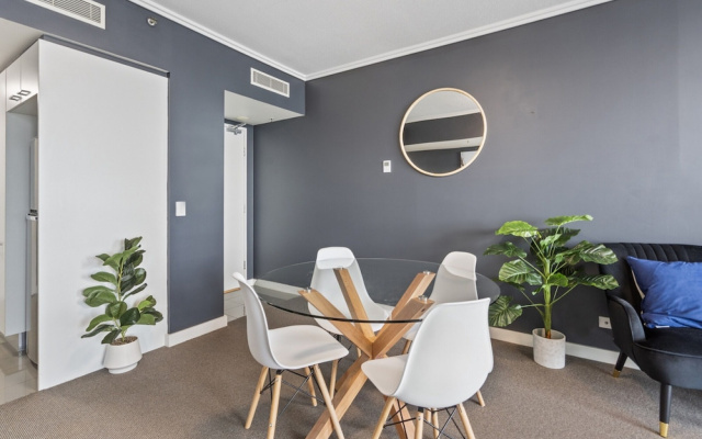 Bright 1-bed Retreat in Charlotte Towers