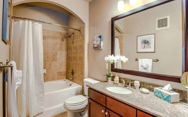 Dog-Friendly Woodlands Townhouse Near Market St.