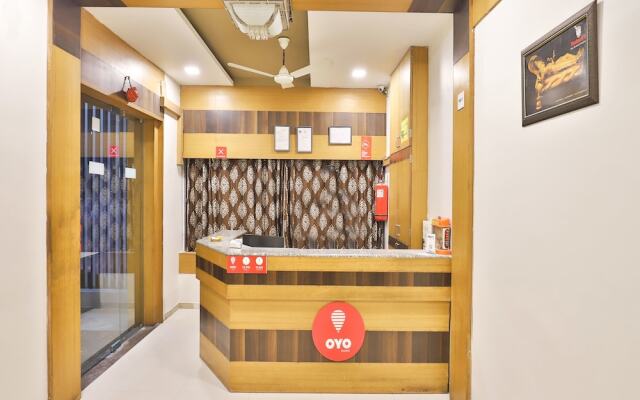 OYO Collection O 11610 Hotel Shreenath