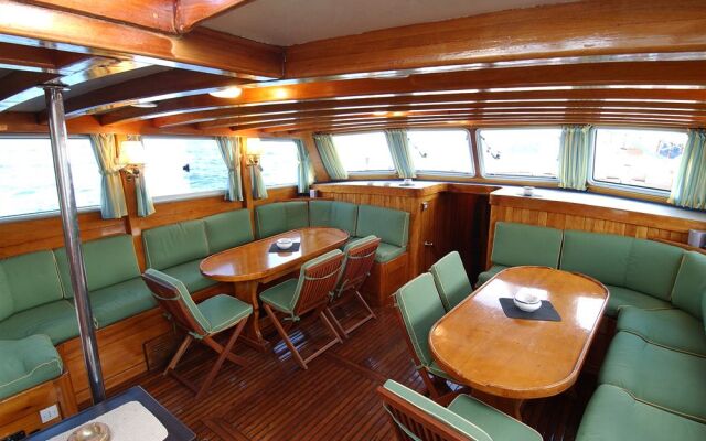 Plaghia Charter Boat&Breakfast