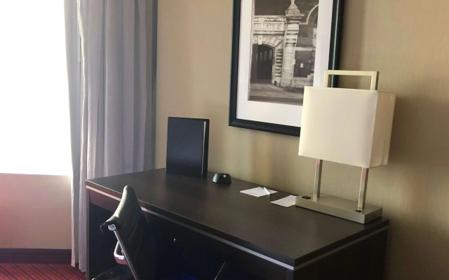 DoubleTree by Hilton Windsor Hotel & Suites