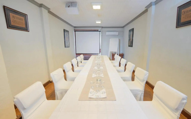 Gold Crest Hotel