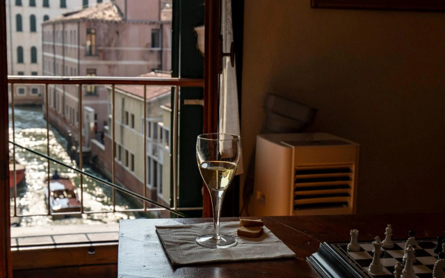 Ca’ Cappello Venetian Apartment M02074212072