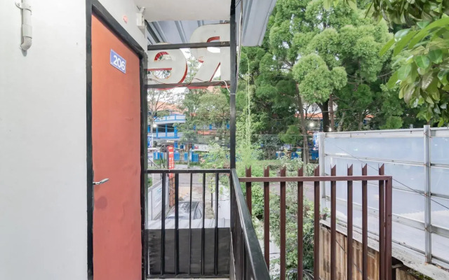 RedDoorz near Riau Junction Mall 2