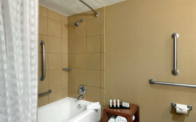 Embassy Suites by Hilton Kansas City International Airport