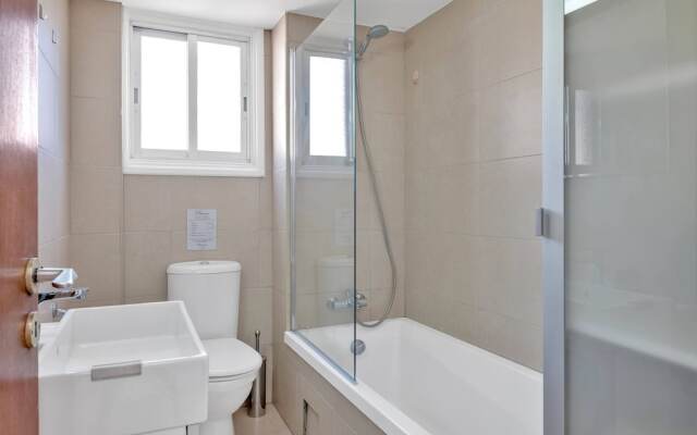 Phaedrus Living: Romanou Modern City Center Flat