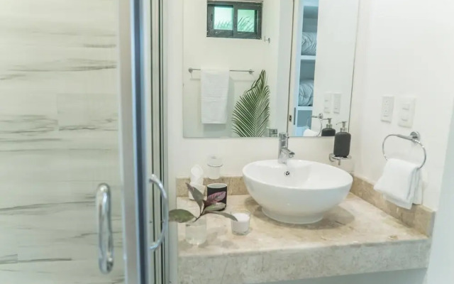 Stylish Fully-equipped Condo City-centered w Great Terrace Grill Pool