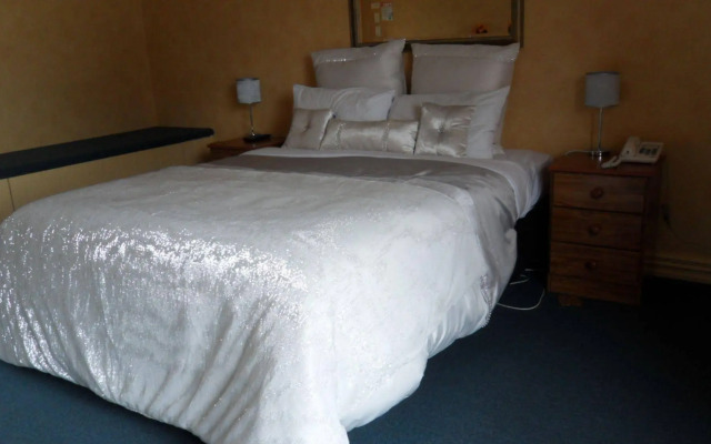 Red Tussock Motel