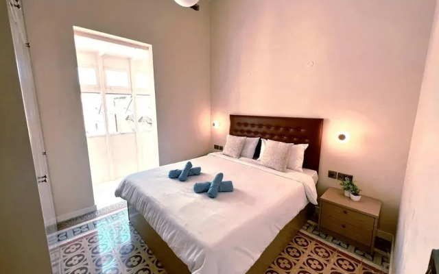 Local Living 2BR 2BA With Patio - Duplex Apartment