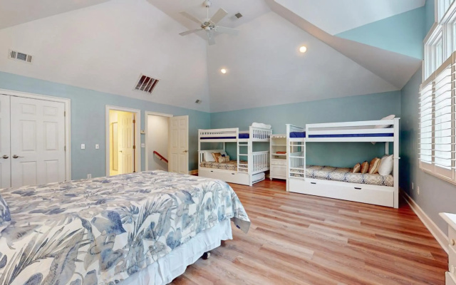 1 Troon Dr