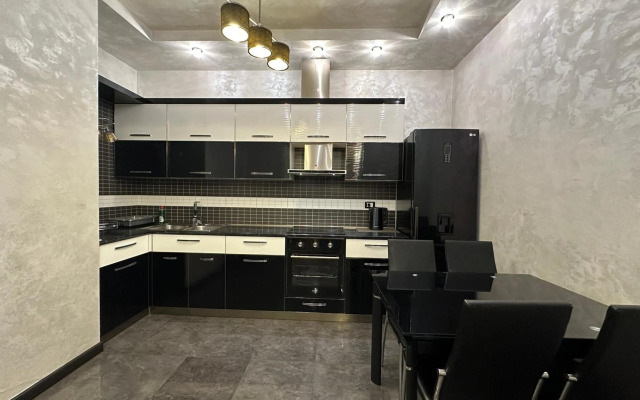 Northern Avenue 2 bedroom Luxury apartment HH777