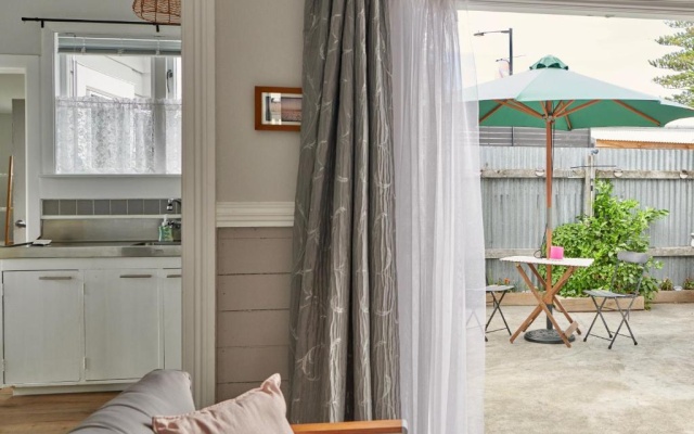Sun Seeker's Cottage - Napier Holiday Home – Guest Rooms – Napier