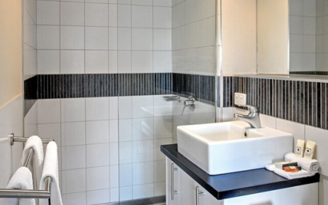 Plum Collins Street Serviced Apartments