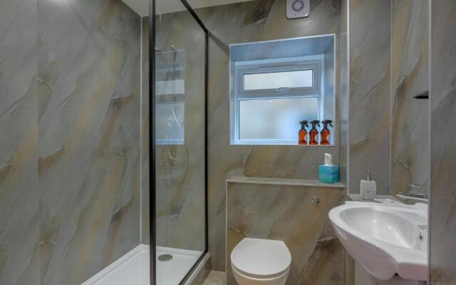 Anastasia's Secret! Cupar Swiss Alpine Style Apartment