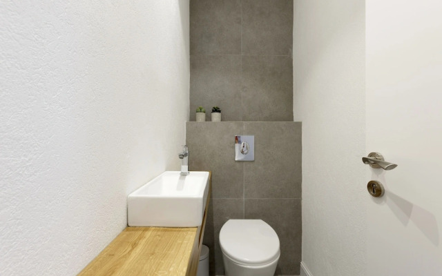 AirTLV-Bazel Apartment With Balcony