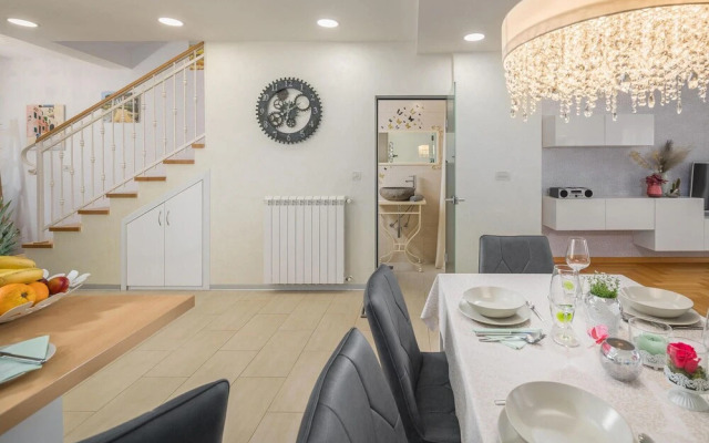 Amazing Home in Rovinj with Hot Tub, WiFi & 2 Bedrooms