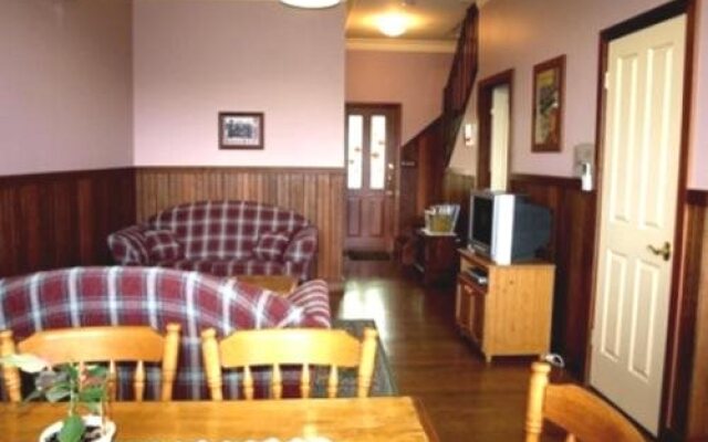 Pemberton Old Picture Theatre Holiday Apartments