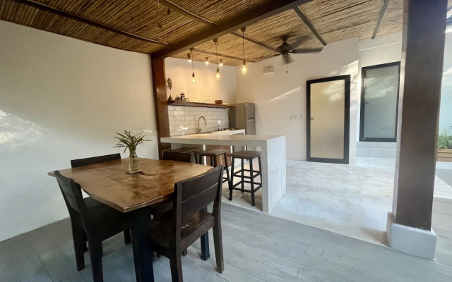 Makanas Beach Bungalows
