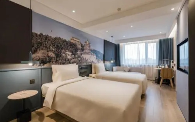 Beijing Temple of Heaven QiNian Street Atour light hotel