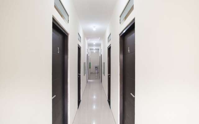 RedDoorz Plus @ K23 Rungkut Madya