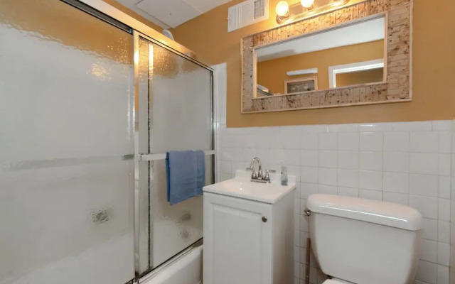 Spacious 3BR DTWN Condo with Pool